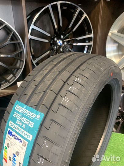 Landspider Sportraxx UHP 215/45 R16 90W