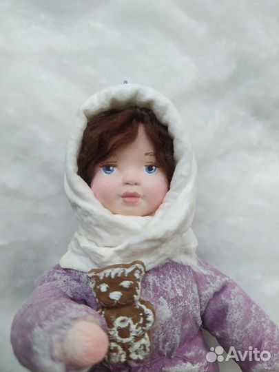 Ватная елочная игрушка девочка с пряником