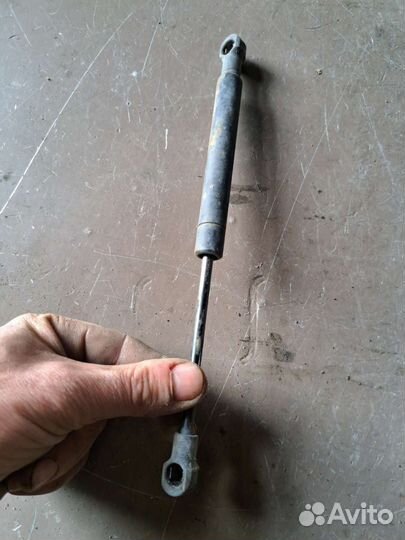 Амортизатор капота Volvo S80