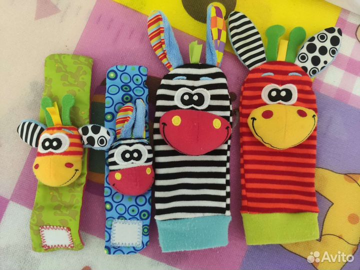 Развивающие игрушки носочки-браслеты