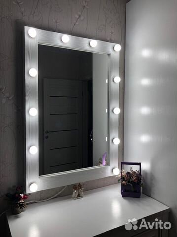 Гримерное зеркало с лампочками