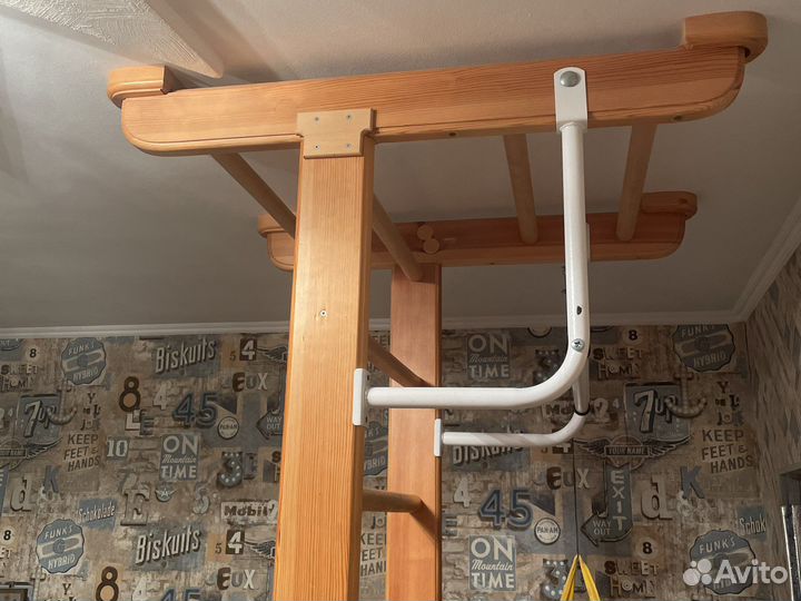 Шведская стенка деревянная с турником бу