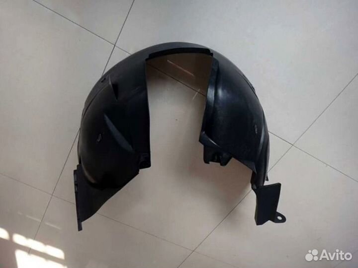 Подкрылок передний левый Рено Сандеро 2008 - 2014