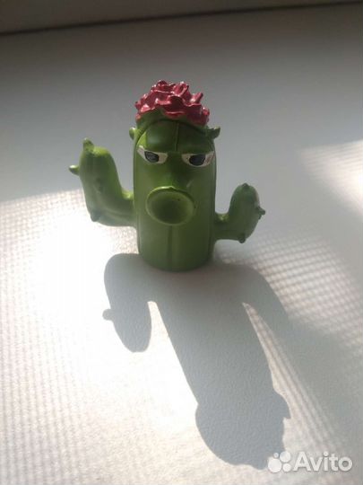 Фигурки зомби против растений