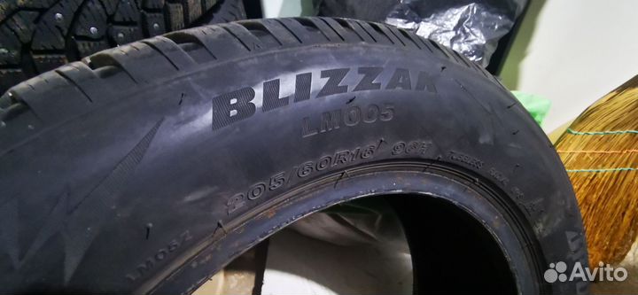 Bridgestone Blizzak LM-005 205/60 R16 96H