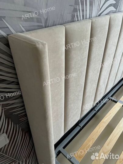 Белая кровать