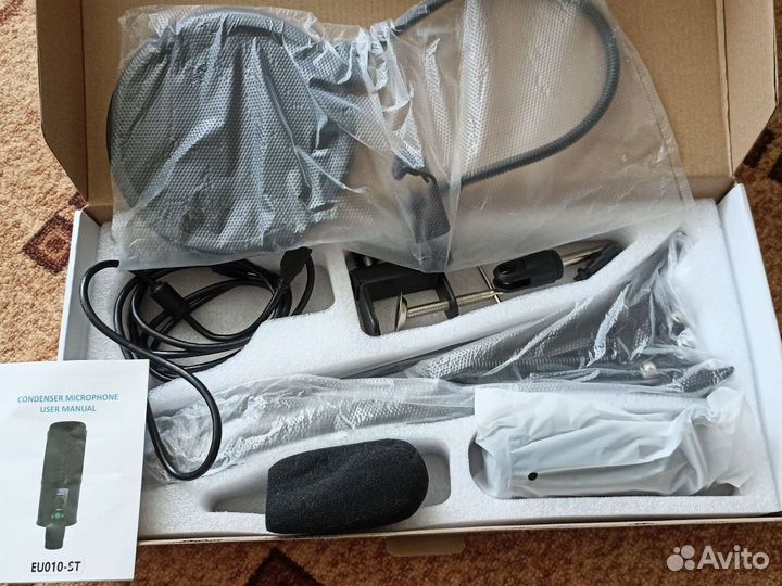 Студийный конденсаторный микрофон