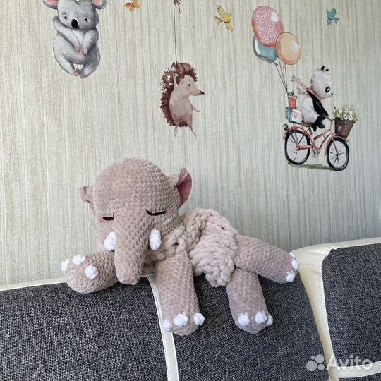 Вязаная игрушка Слон пижамница