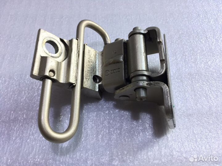 Петля двери Volkswagen Bora зад право низ