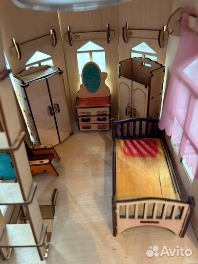 Домик кукольный с мебелью