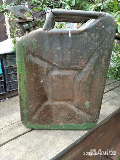 Канистры металлические 20 литров