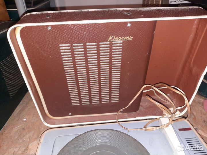 Проигрыватель пластинок Юность Мелодия