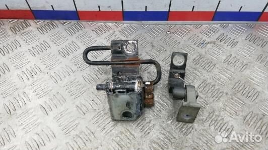 Петля передняя правая audi A6 C6 (YUK02FB01)