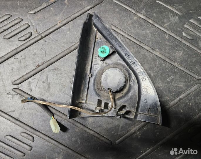 Уголок зеркала Geely MK