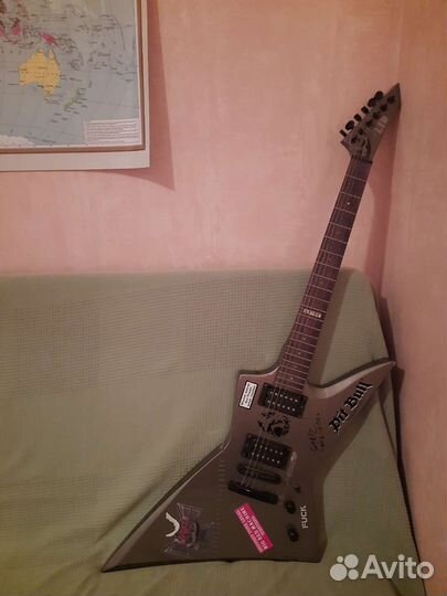 Электро гитара с подписью James Hetfield Metallica