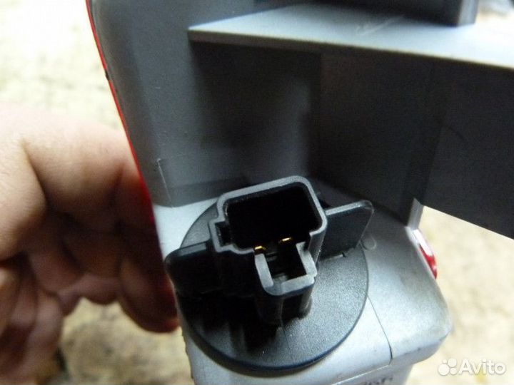 Фонарь задний (стоп сигнал) Toyota RAV 4 2000-2005