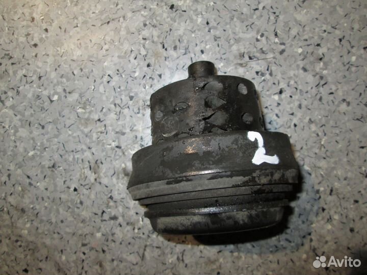 Подушка двигателя VW Passat B4 Фольксваген