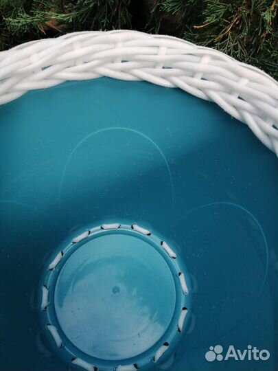 Белое кашпо из искусственного ротанга 5л