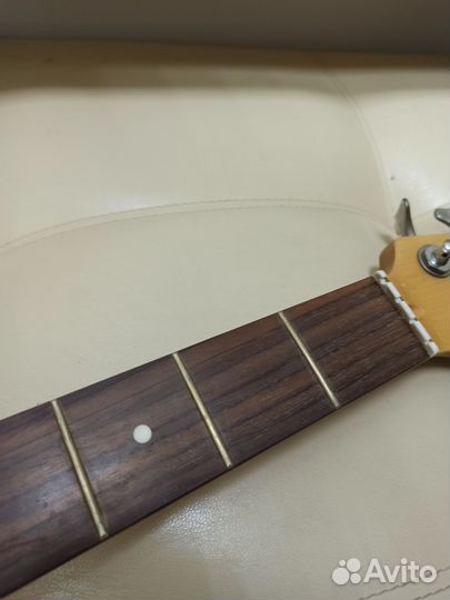 Гриф от баса с колками