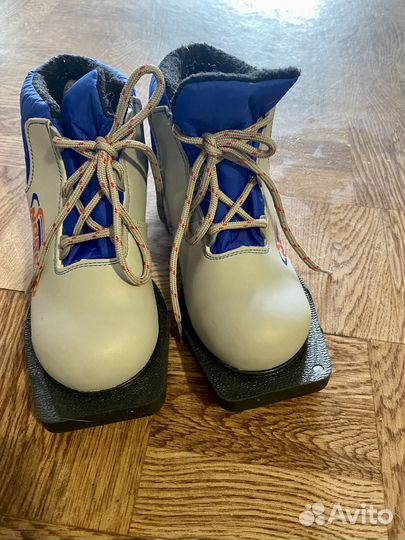 Беговые лыжи 150, палки 120, ботинки 34 размер