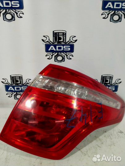 Фонарь правый Citroen C4 Picasso DV6C 2008
