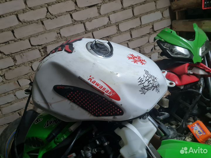 Kawasaki zx6r бак