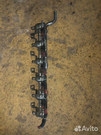 Топливная рампа в сборе с форсунками