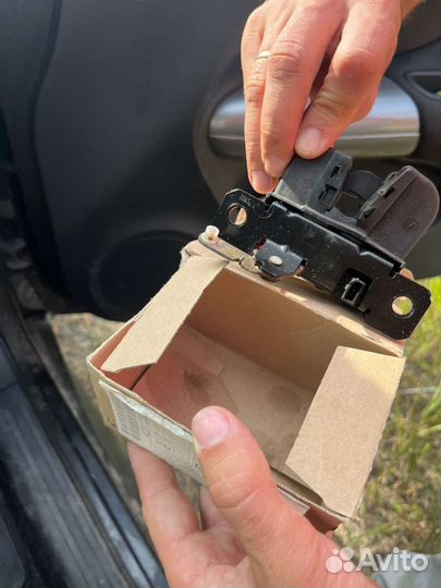 Продаю замок крышки багажника для VW Passat b5