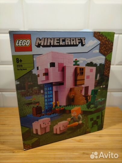 Lego Minecraft 21170. The pig house