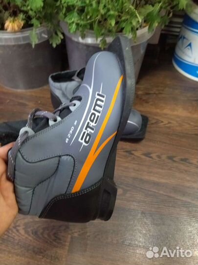 Лыжные ботинки