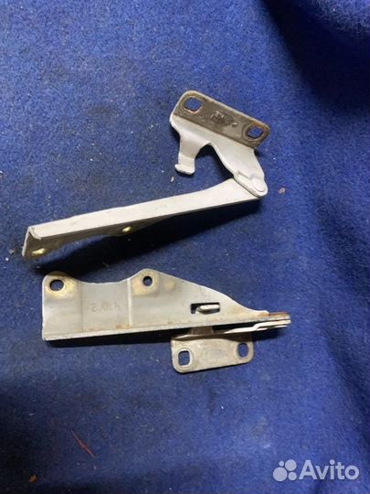 Петля капота Nissan Expert venw11 YD-22(DD) 1999