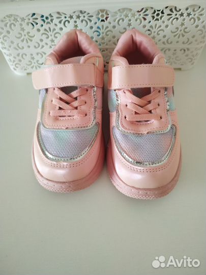 Кроссовки для девочки