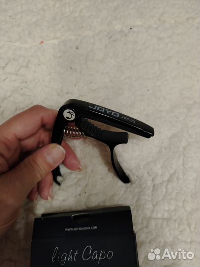 Ремень и каподастр для гитары