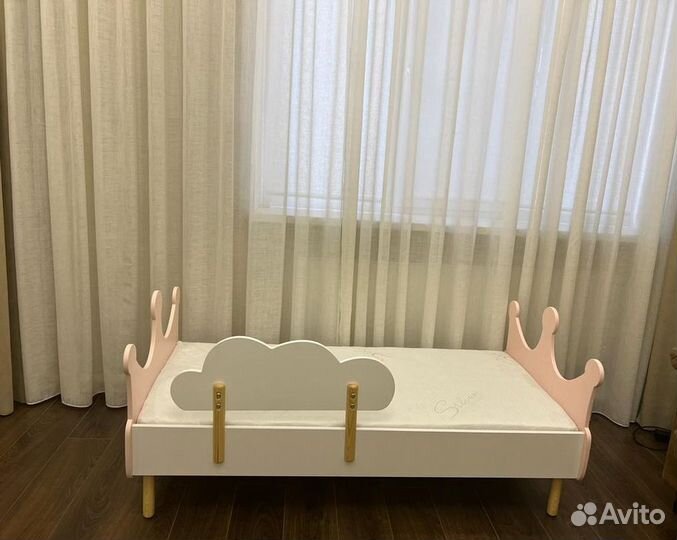 Детская кровать с бортиком