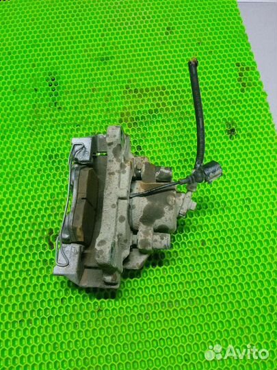 Суппорт левый volkswagen Passat B7 передний