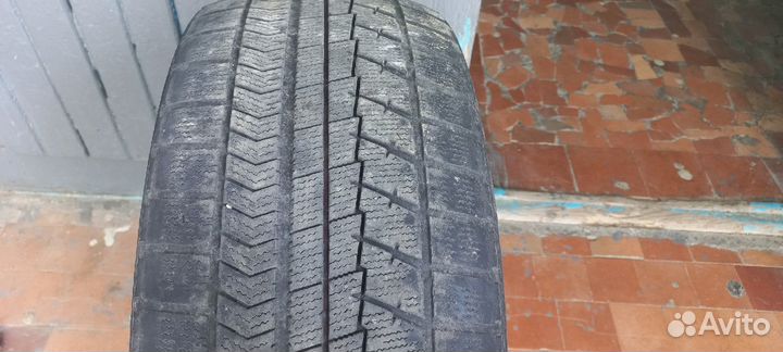 Bridgestone Blizzak VRX 255/40 R19