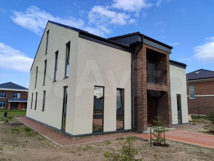 Коттедж 211 м² на участке 12 сот.