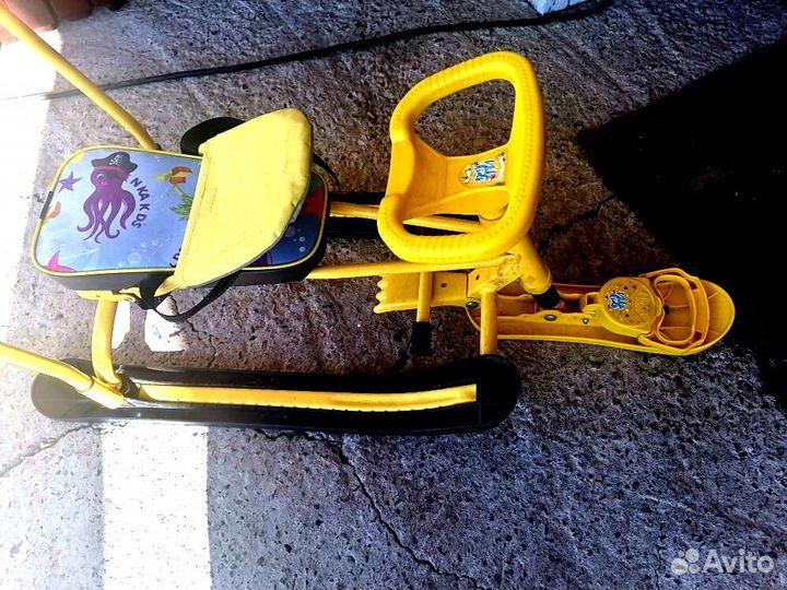 Детский снегокат со спинкой