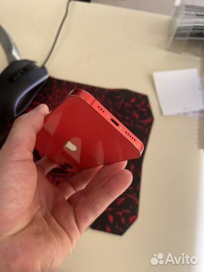 Телефон iPhone 12