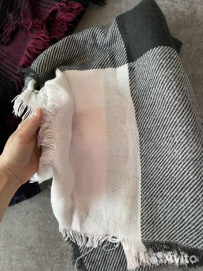 Шапка и 3 шарфа женские