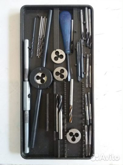 Набор инструмента для нарезания резьбы