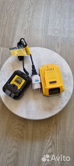 Зарядное устройство Dewalt 21V