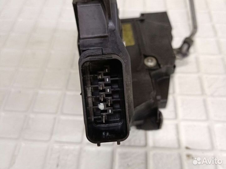 Замок двери задний левый Mazda 3 bk