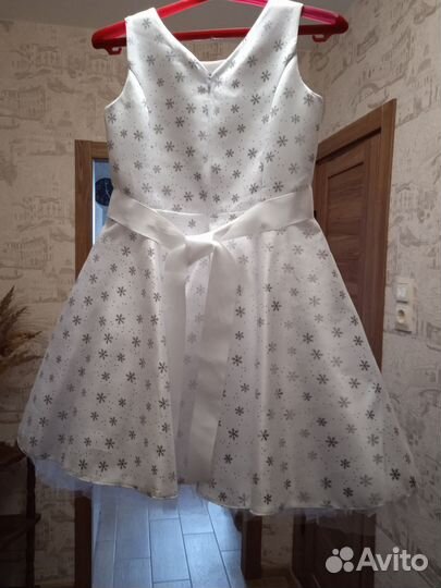 Нарядное платье для девочки 122 128