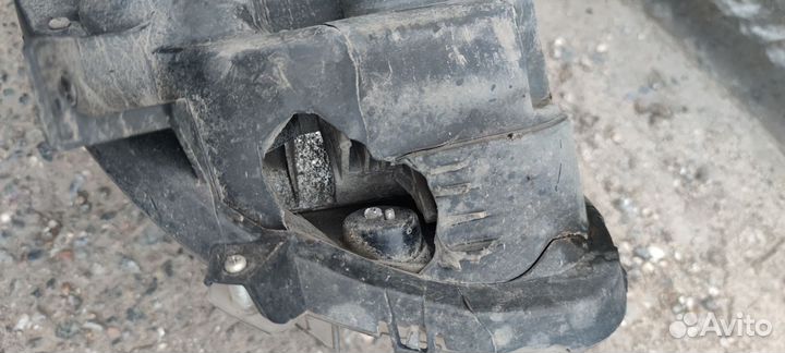 Передняя правая фара 8301C836