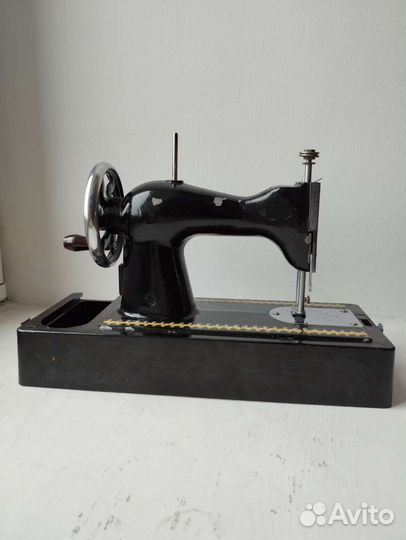 Детская швейная машинка СССР