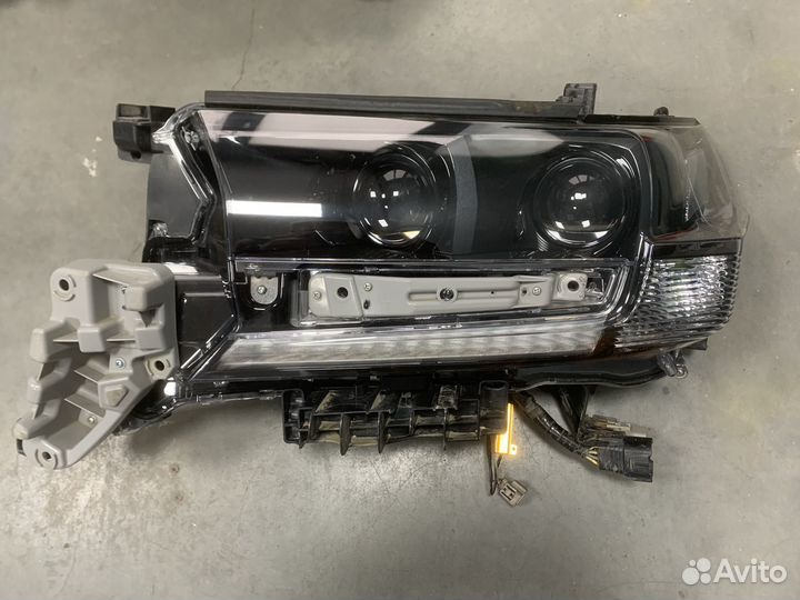 Фары Toyota Land Cruiser 200