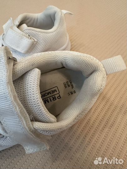 Кроссовки в садик