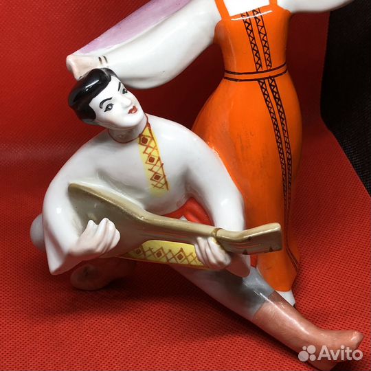 Статуэтка балалаечник и плясунья