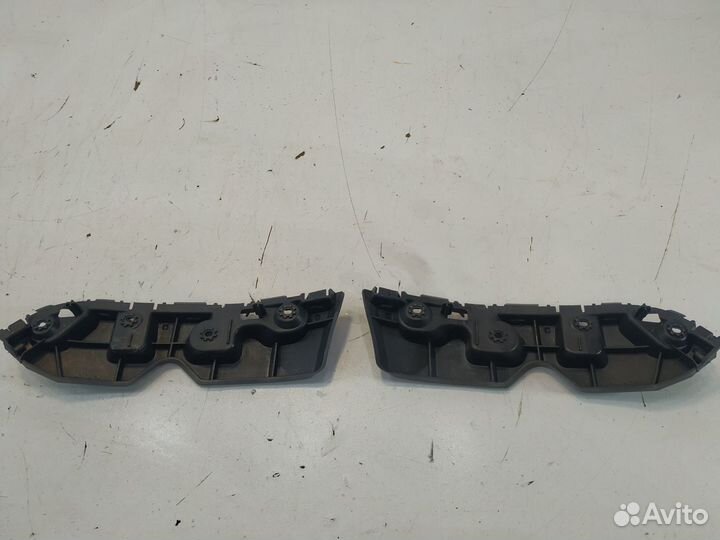 Renault duster кронштейн крепление бампера правый